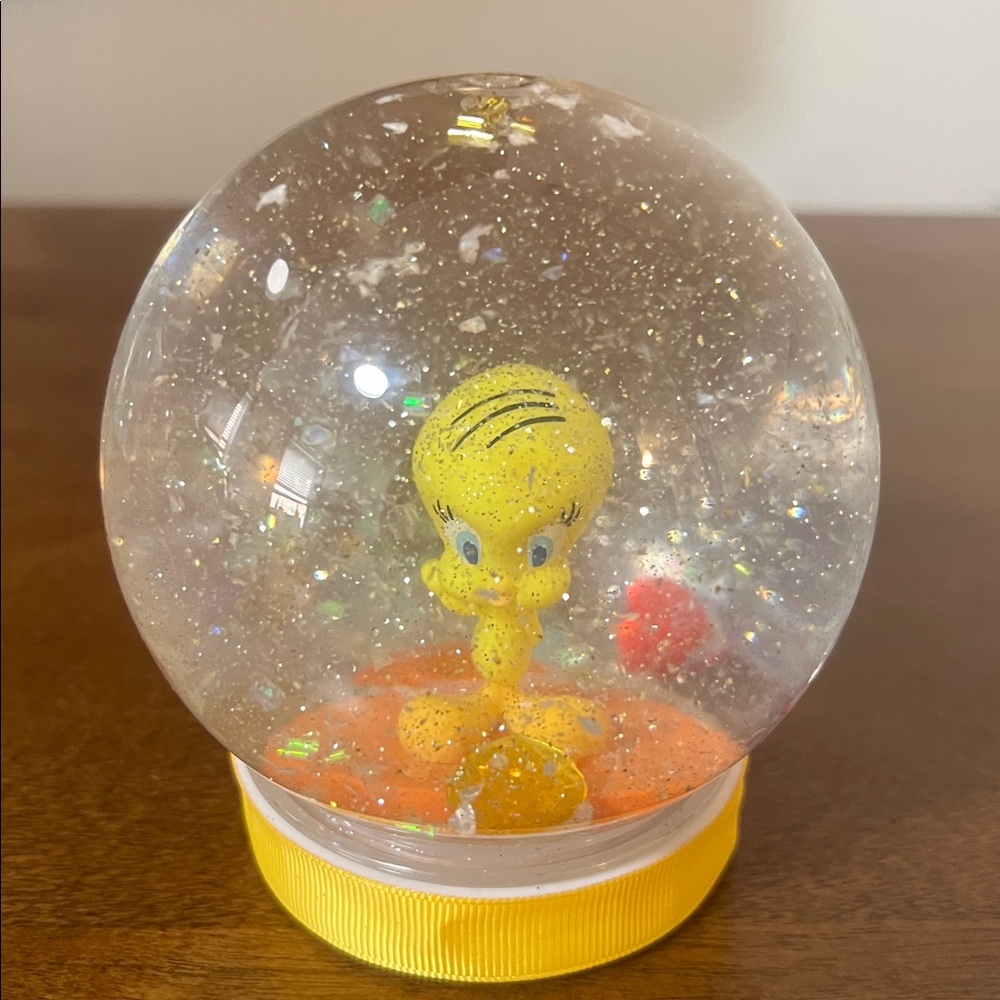 TWEETY BIRD Snow Globe